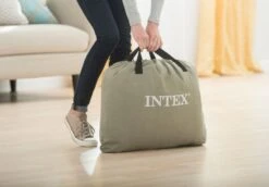 Intex Comfort Plush Hoog Luchtbed - Queensize - Ingebouwde Elektrische Pomp -Bo-Camp Verkoopwinkel 1320 1900 64414 inuse1 2017 300