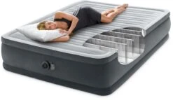 Intex Comfort Plush Hoog Luchtbed - Queensize - Ingebouwde Elektrische Pomp -Bo-Camp Verkoopwinkel 1320 1900 64414 inuse3 2023 300