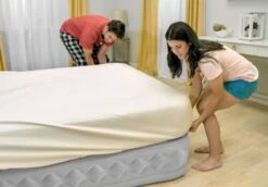 Intex Supreme Air Flow Luchtbed - Queensize - Ingebouwde Elektrische Pomp 18 Intex Supreme Air Flow Luchtbed - Queensize - Ingebouwde Elektrische Pomp -Bo-Camp Verkoopwinkel 1320 1900 64490 inuse1 2020 300