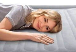 Intex Comfort Plush Luchtbed - Eenpersoons - Ingebouwde Elektrische Pomp -Bo-Camp Verkoopwinkel 1320 1900 67766 inuse4 2022 300