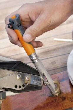 Opinel N°08 Outdoor Zakmes - Oranje -Bo-Camp Verkoopwinkel 3123840015779 opinel outdoor 8 oranje sfeer6 resultaat