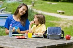 Campingaz Fold 'N Cool Koeltas - 5 Liter 6 Campingaz Fold 'N Cool Koeltas - 5 Liter -Bo-Camp Verkoopwinkel 900 1352 cooler fold n cool 5l dark blue 2000011722 lifestyle 2