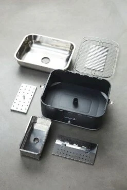 Barbecook Carlo Houtskool Tafelbarbecue - Grijs 12 Barbecook Carlo Houtskool Tafelbarbecue - Grijs -Bo-Camp Verkoopwinkel 900 600 bc cha 1015 sf 06 hr