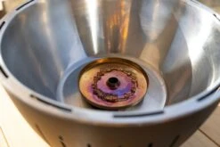 LotusGrill XL Hybrid Houtskoolbarbecue - Rood -Bo-Camp Verkoopwinkel lotusgrill binnenkant pitje 3